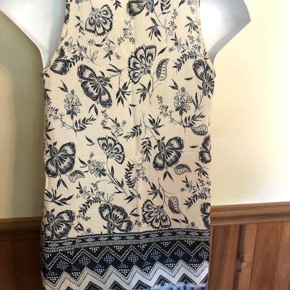 💋Women’s Sleeveless Top Tank. Size M, $5 or 6 for $15 - Picture 2 of 9